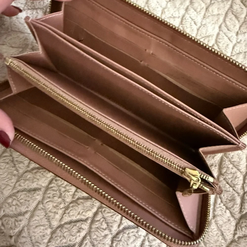 Louis Vuitton Vernis Zippy Wallet - tan Beige